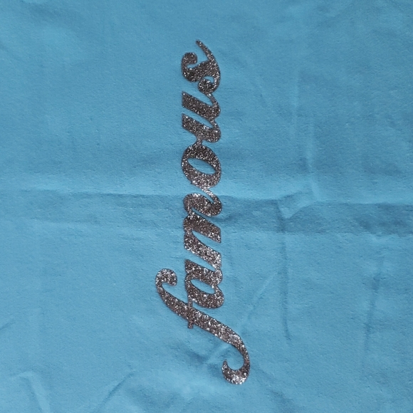 💙Vintage Gorgeous blue "Famous" tee by Gap. Size M. Like new.💙 - Picture 2 of 6